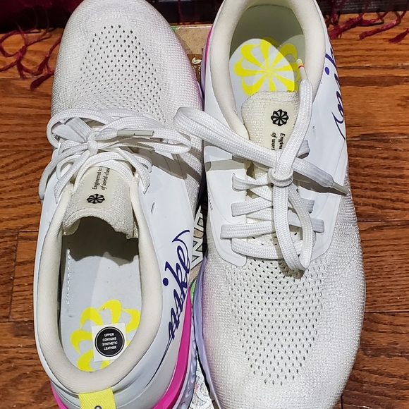 Shoes - Picture 5 of 7